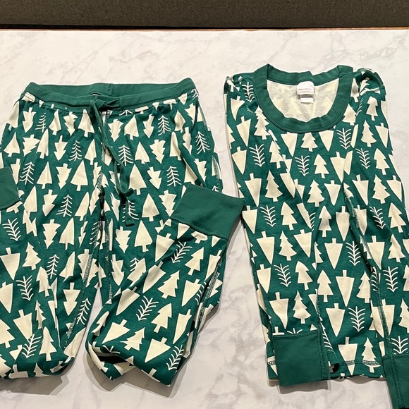 Hanna Andersson Forest Green Tree Pajama Set - Picture 1 of 6
